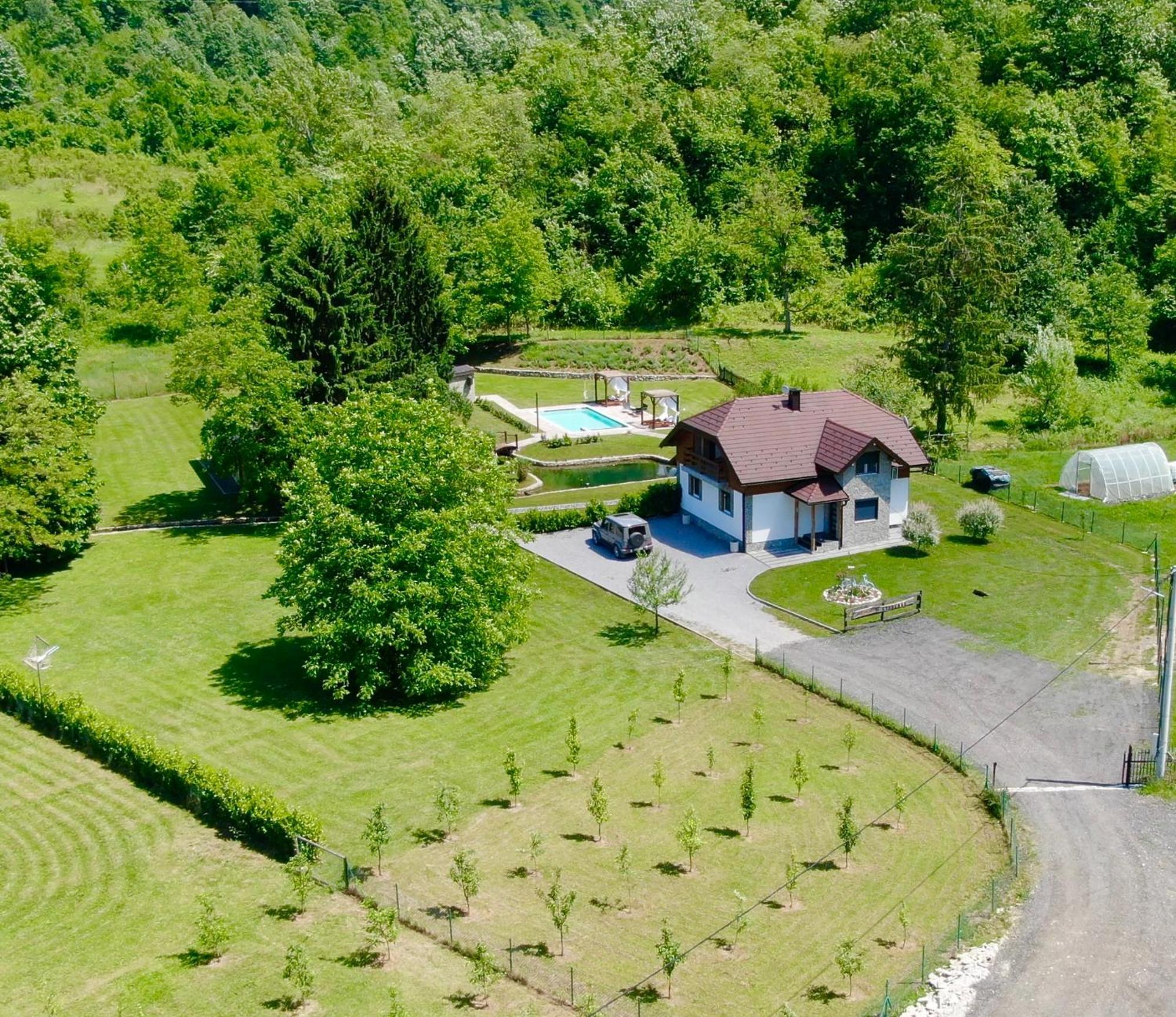 Vacation House Studenac Bihac Exterior photo